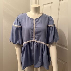 She sky women’s blue flowy blouse short sleeve medium zip